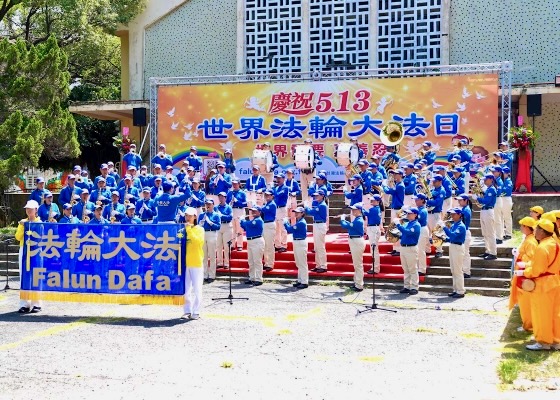 Image for article Celebrazione della Giornata della Falun Dafa: persone di ogni estrazione sociale a Kaohsiung lodano i principi di “Verità-Compassione-Tolleranza”