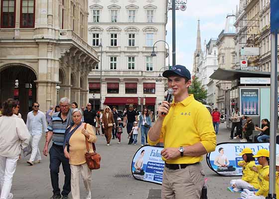 Image for article Austria: Vienna celebra la Giornata mondiale del Falun Dafa