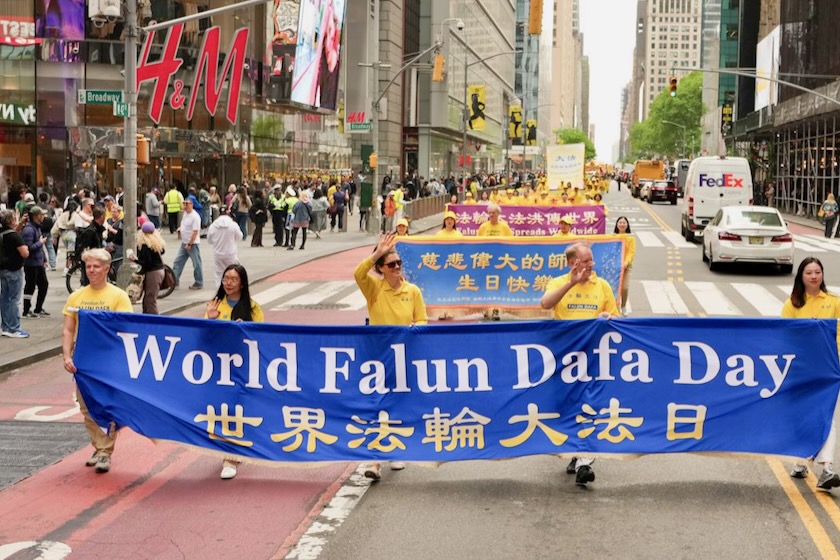 Image for article New York, Stati Uniti: La gente elogia la grande parata di Manhattan e i principi guida della Falun Dafa di Verità, Compassione e Tolleranza