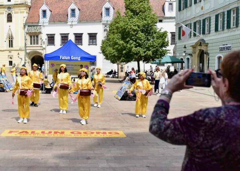 Image for article Slovacchia: Celebrazione della Giornata Mondiale della Falun Dafa a Bratislava