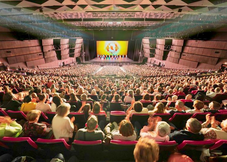 Image for article Il pubblico di tutto il mondo apprezza i valori presentati da Shen Yun: “Un messaggio bello e puro”