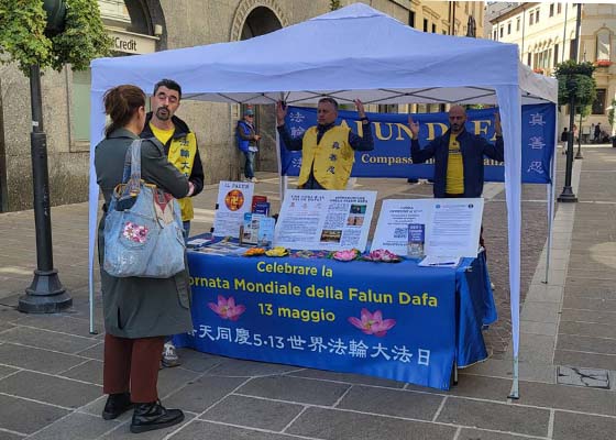 Image for article Celebrazione della Giornata Mondiale della Falun Dafa in una città del Nord Italia