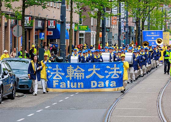Image for article Paesi Bassi: Manifestazione e parata a Rotterdam per celebrare la Giornata Mondiale della Falun Dafa