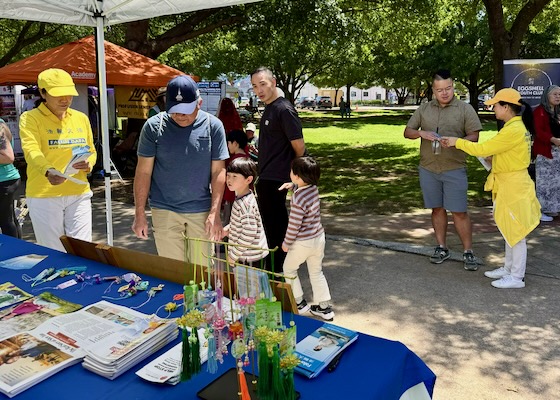 Image for article Texas, Stati Uniti: Presentazione del Falun Gong all'AsiaFest di Plano