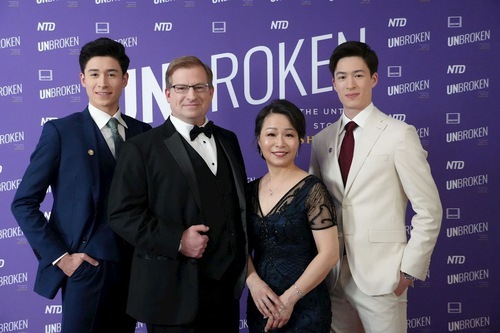 Image for article Premiere canadese con tanto di tappeto rosso per “Unbroken: La storia mai raccontata di Shen Yun” ha riscosso consensi e sostegno
