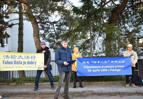 Image for article Il 25 aprile: Un appello fonte di ispirazione. I praticanti slovacchi della Falun Dafa commemorano la protesta pacifica del 1999