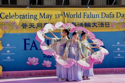Image for article Queensland, Australia: Consigliere comunale durante le celebrazioni per la Giornata Mondiale della Falun Dafa, “Continuate a praticare questa meravigliosa disciplina”
