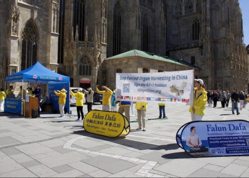 Image for article Vienna, Austria: La gente chiede la fine della persecuzione in occasione di un evento per commemorare l'Appello del 25 aprile