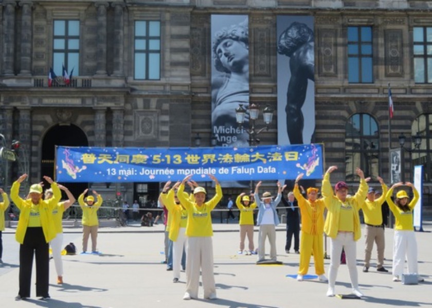 Image for article I praticanti hanno celebrato la Giornata mondiale della Falun Dafa a Parigi, e reso omaggio al Maestro Li