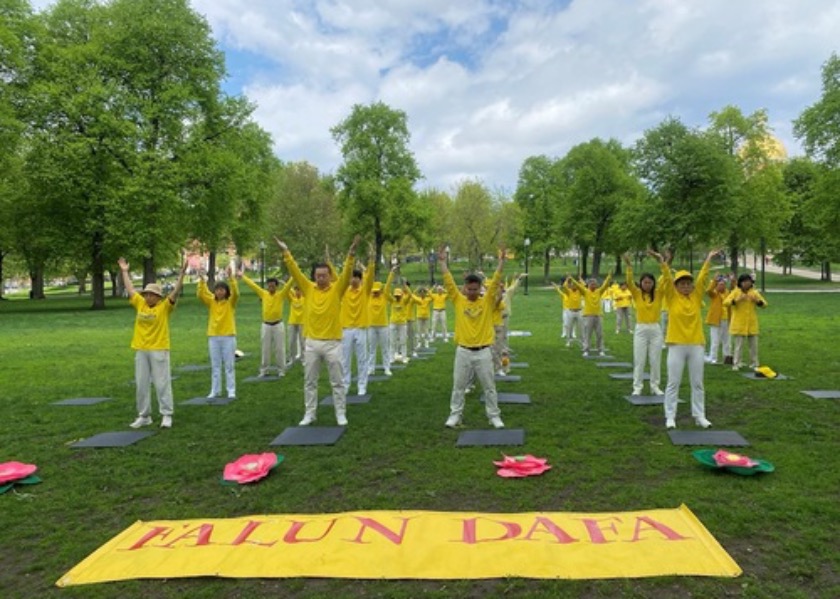 Image for article Un’atmosfera di pace mentre i praticanti della Dafa a Boston celebrano la Giornata Mondiale della Falun Dafa