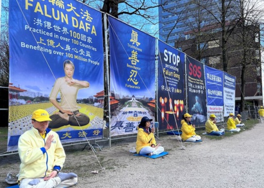 Image for article L'Aia: I praticanti nei Paesi Bassi sensibilizzano l'opinione pubblica sulla persecuzione in Cina