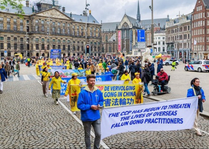 Image for article Paesi Bassi: Un ex parlamentare partecipa alla celebrazione della Giornata mondiale della Falun Dafa