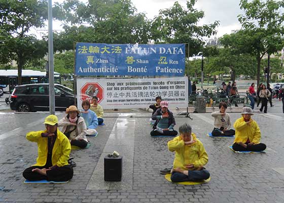 Image for article Elogio della Falun Dafa a Parigi