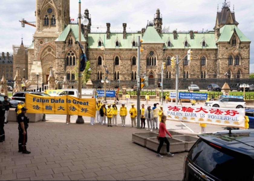 Image for article Ottawa, Canada: i praticanti del Falun Gong protestano contro la persecuzione perpetrata dal PCC durante la visita del Ministro degli Esteri cinese