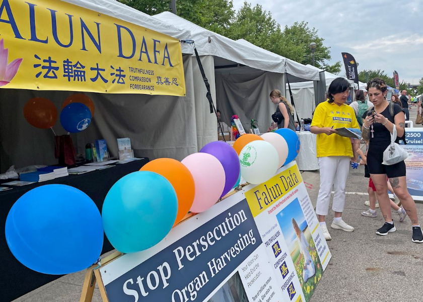 Image for article I praticanti della Falun Dafa raccolgono sostegno all’Ohio Arts Festival per la risoluzione del Senato contro il prelievo forzato di organi