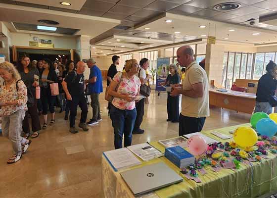 Image for article Israele: I praticanti della Falun Dafa presentano la meditazione come parte di uno stile di vita sano alle fiere EatWell