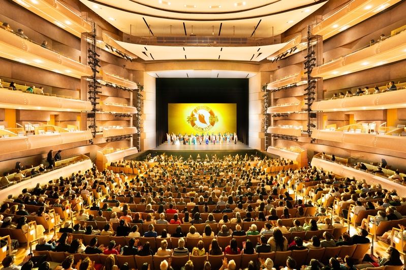 Image for article Shen Yun torna a Toronto con il sostegno dei rappresentanti politici: “Siamo al vostro fianco”