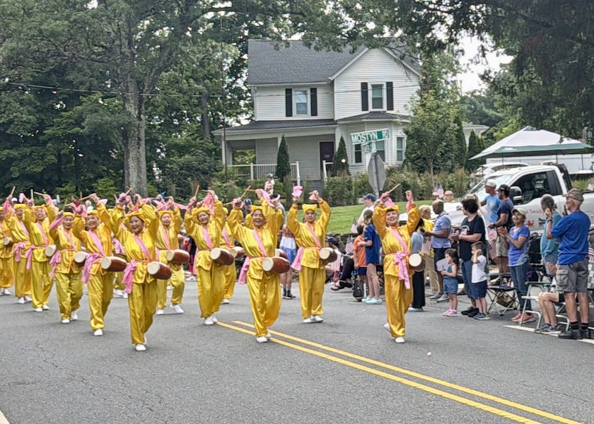 Image for article New Jersey: I praticanti della Falun Dafa accolti calorosamente alla parata del Randolph Freedom Festival