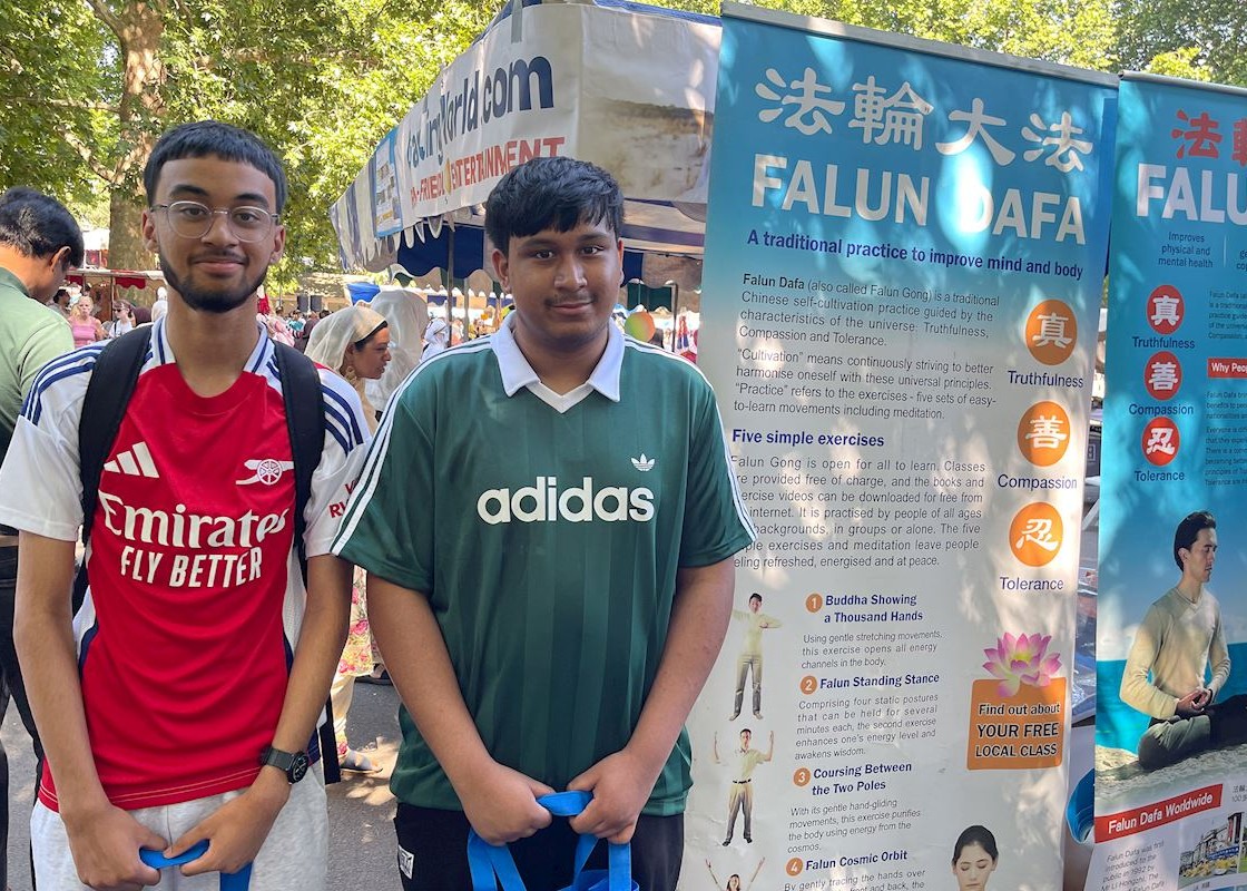 Image for article Le persone si identificano con Verità-Compassione-Tolleranza al Camden Mela di Londra