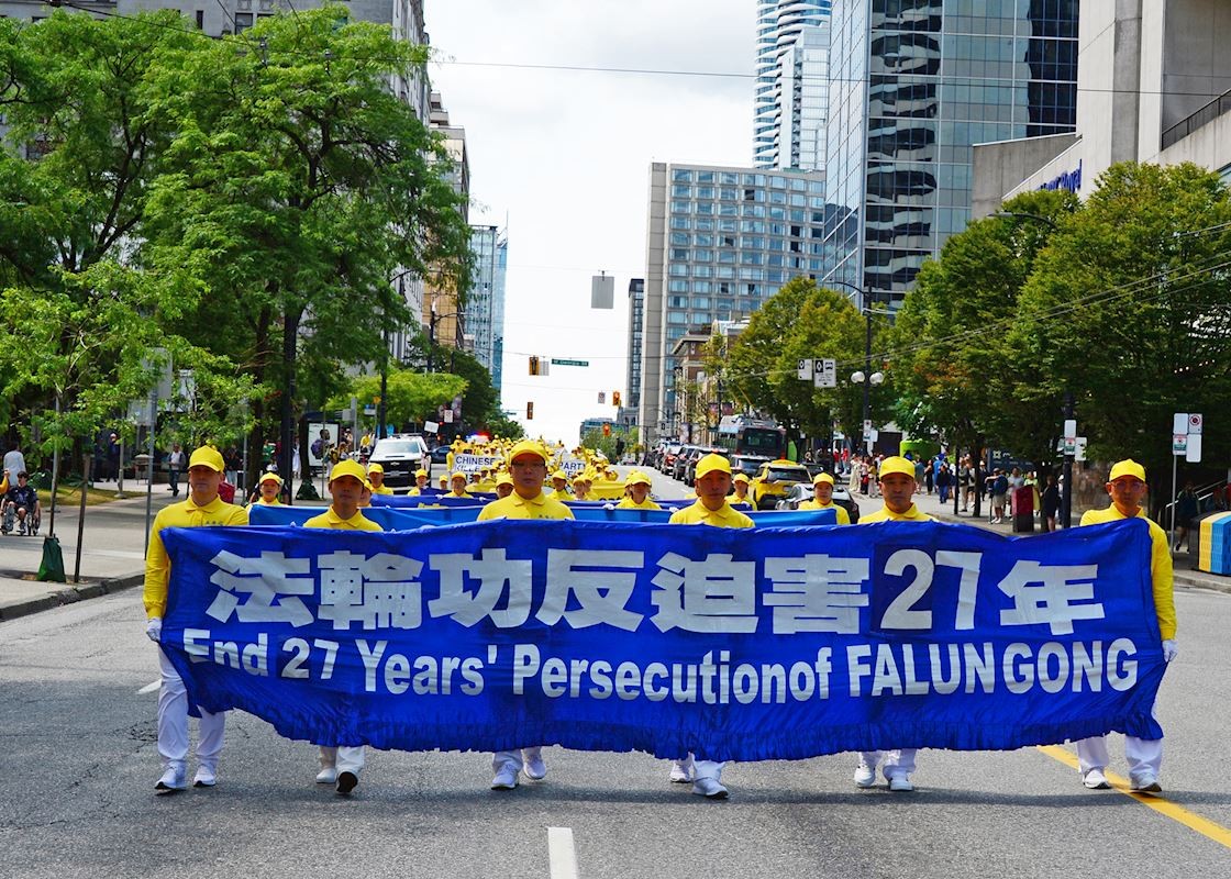 Image for article Vancouver: Esercizi di gruppo su larga scala e una marcia per sensibilizzare l’opinione pubblica sui 27 anni di persecuzione del Falun Gong da parte del PCC