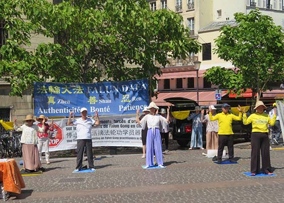 Image for article Elogi per i principi guida della Falun Dafa durante un evento a Parigi