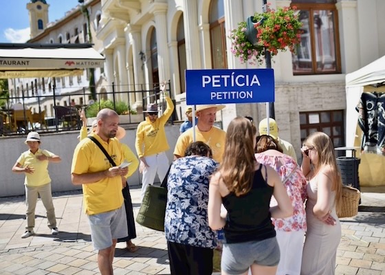 Image for article I visitatori di un festival slovacco sostengono la Falun Dafa: La libertà di credo non può essere violata