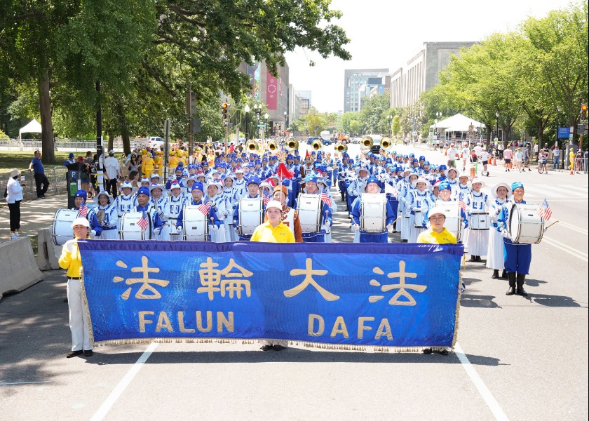 Image for article Washington DC: La Tian Guo Marching Band elogiata dai turisti durante i festeggiamenti per il 250° anniversario della nazione