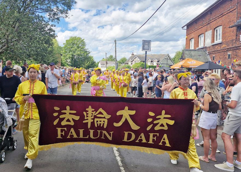 Image for article Presentazione della Falun Dafa al Goostrey Rose Festival nel Regno Unito