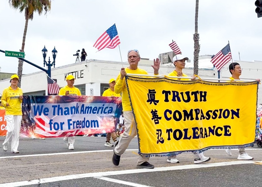 Image for article California: I praticanti della Falun Dafa accolti con favore alla parata del Giorno dell’Indipendenza a Oceanside