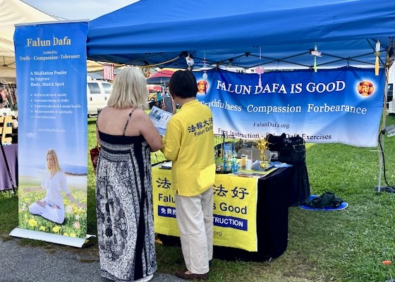 Image for article La gente ha conosciuto la Falun Dafa in due fiere del New Jersey