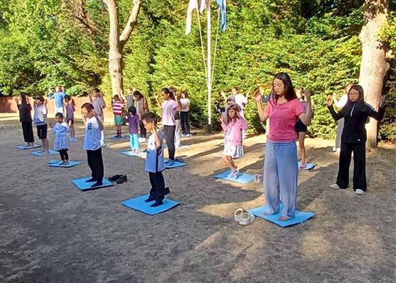 Image for article I genitori sono felici di vedere i cambiamenti positivi nei propri figli dopo il campo estivo a Londra