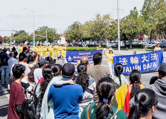 Image for article Fremont, California: La Falun Dafa accolta con favore alla parata della Giornata dell’India