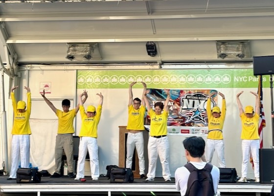 Image for article New York, Manhattan: Informazioni sulla Falun Dafa durante la “National Night Out”