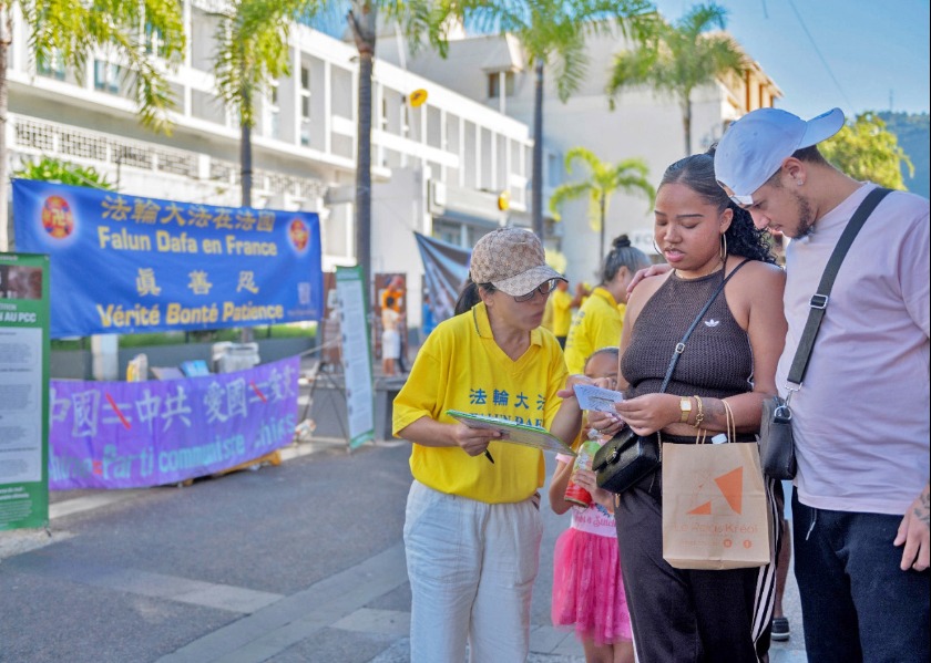 Image for article A Réunion, in Francia, la gente mostra il proprio sostegno al Falun Gong e chiede la fine della persecuzione