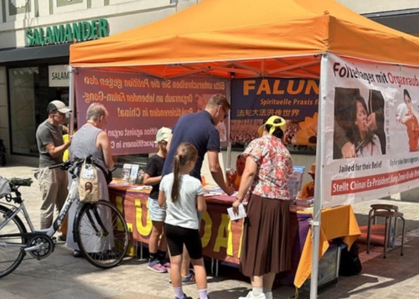 Image for article Regensburg, Germania: Le persone vengono informate sul prelievo forzato di organi sancito dal PCC