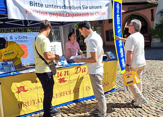Image for article Friburgo, Germania: I partecipanti alla Giornata informativa sul Falun Gong condannano la persecuzione del PCC