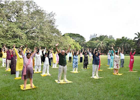 Image for article I visitatori del Flower Show di Bengaluru scoprono la Falun Dafa