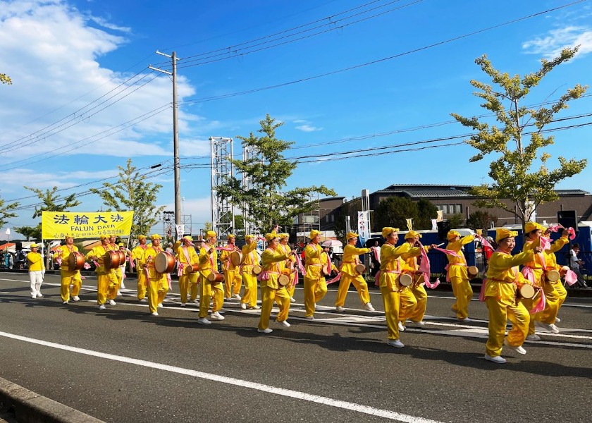Image for article Giappone: La gente scopre il Falun Gong durante il Festival di Ono