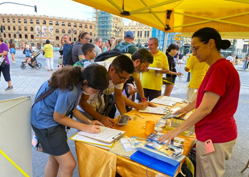 Image for article Valencia, Spagna: Sostegno pubblico per porre fine alla persecuzione della Falun Dafa in Cina