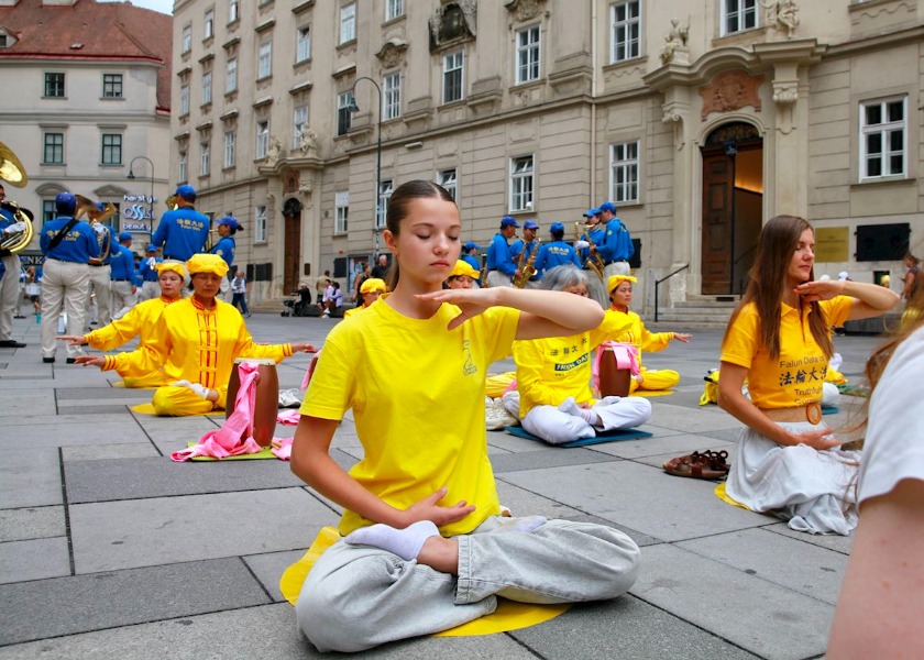 Image for article Grande successo per l'evento di due giorni della Falun Dafa a Vienna