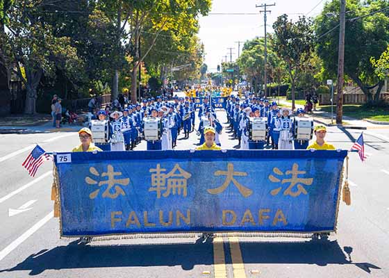 Image for article Il sindaco elogia la Falun Dafa alla “Parata dei Campioni” di Santa Clara