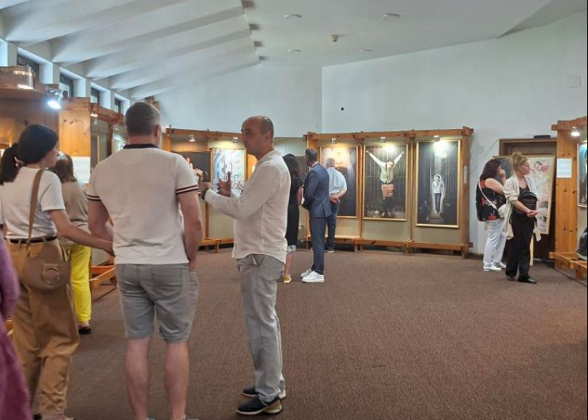 Image for article Bulgaria: Appassionati d'arte e accademici apprezzano “L'Arte di Zhen-Shan-Ren”