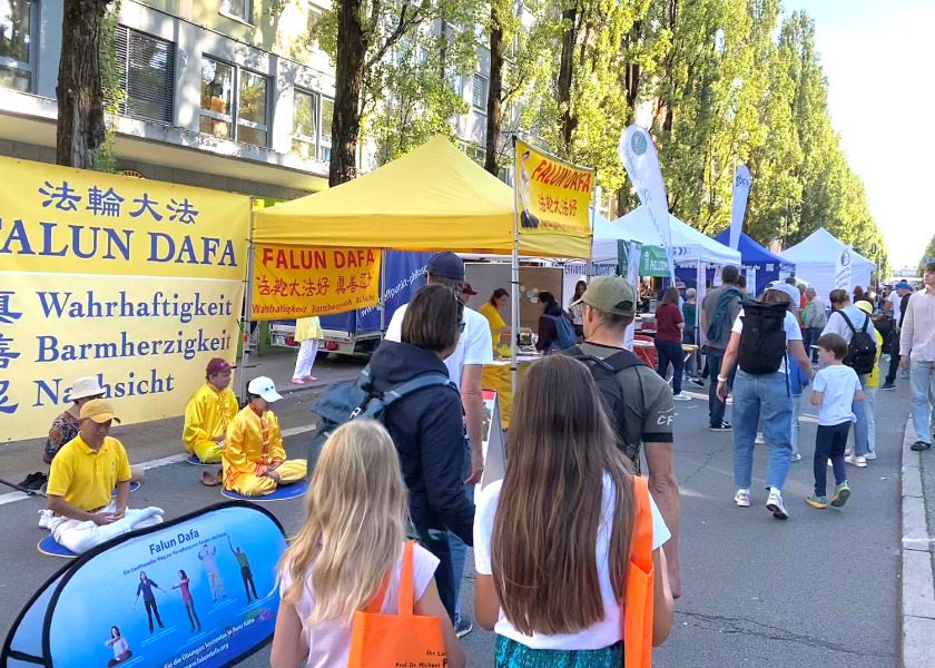 Image for article “Ho firmato con il cuore”: I partecipanti al festival di Monaco mostrano sostegno al Falun Gong