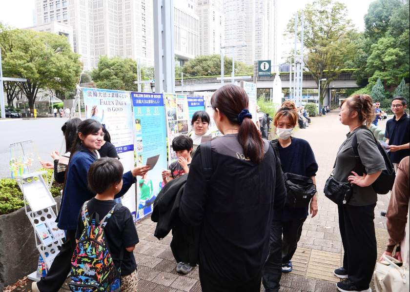 Image for article Tokyo: I visitatori scoprono il Falun Gong e condannano la persecuzione al Festival del Banh Mi vietnamita 2026